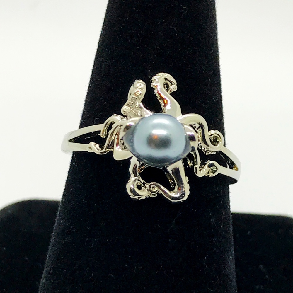Darling Faux Pearl Octopus Ring w/ Gift Bag & Tag